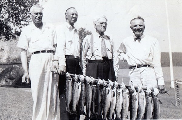 レオン・レオンウッド・ビーンと釣りの仲間と釣れた魚
