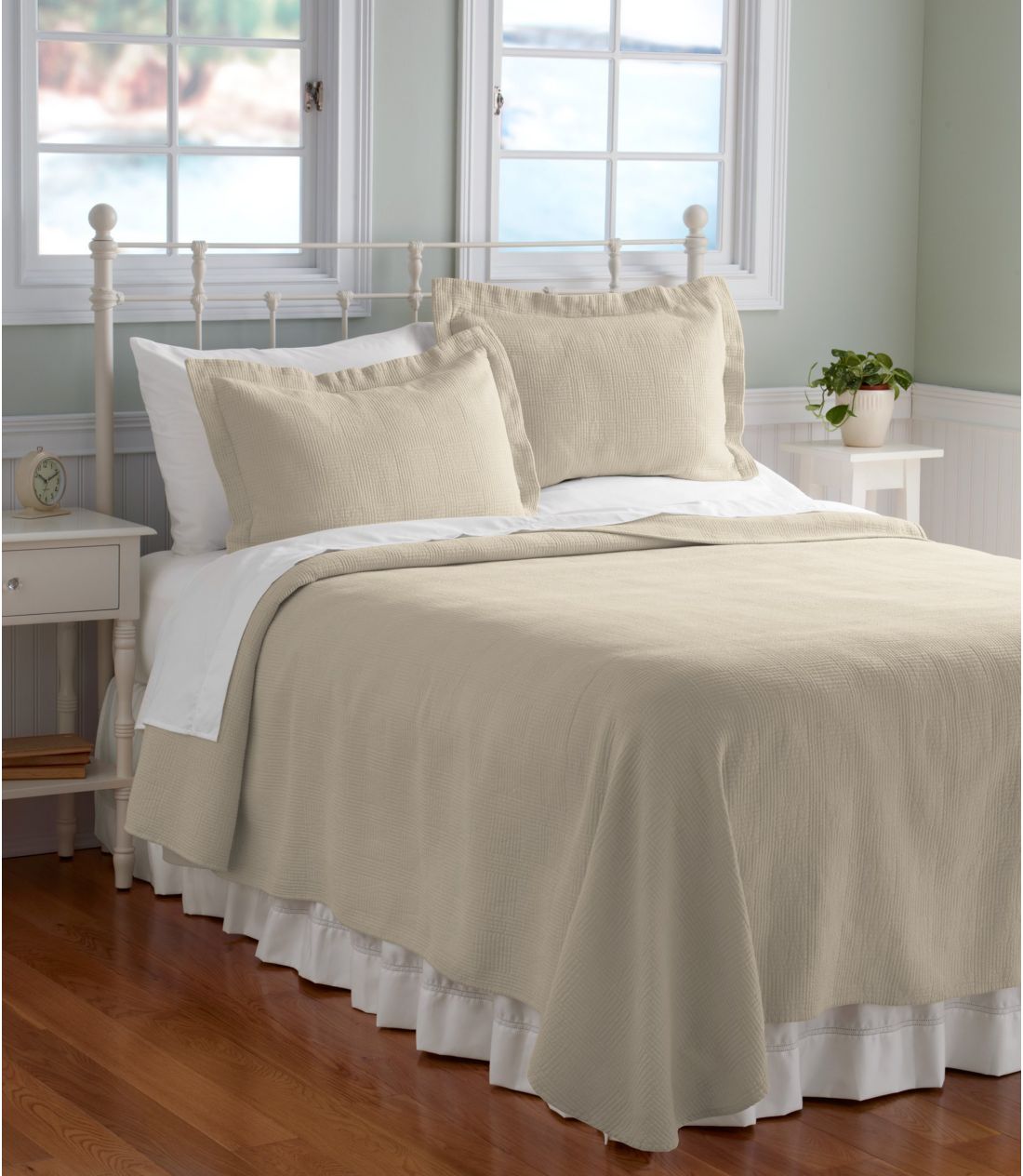 re[WE}ebZExbhXvbh^Vintage Matelasse Bedspread