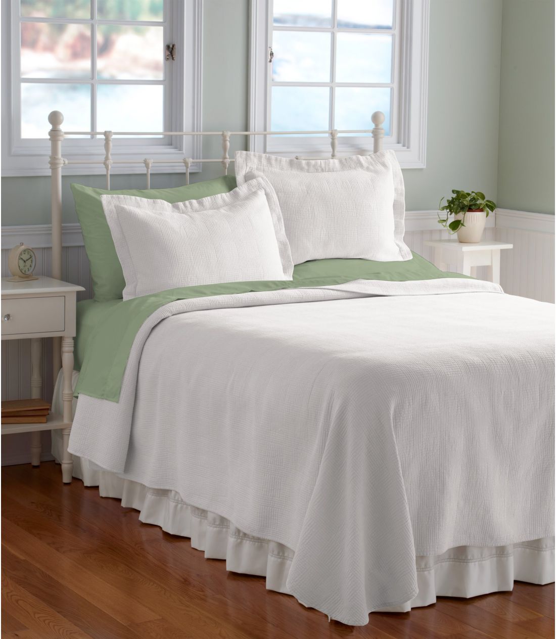 re[WE}ebZExbhXvbh^Vintage Matelasse Bedspread