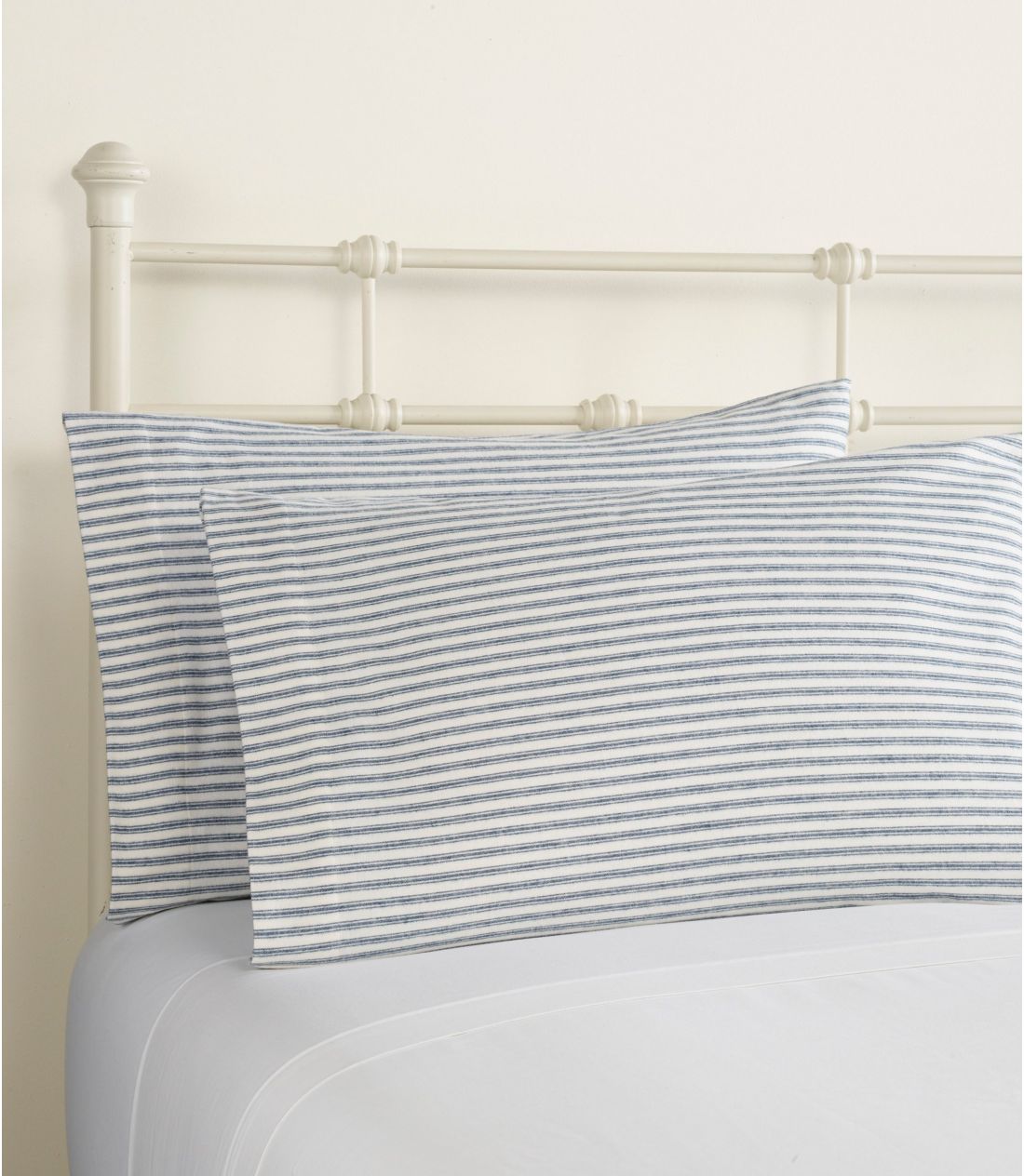 Eg\tgERtH[gEtlEs[P[XAXgCv@2Zbg^Ultrasoft Comfort Flannel Pillowcases, Stripe Set of Two